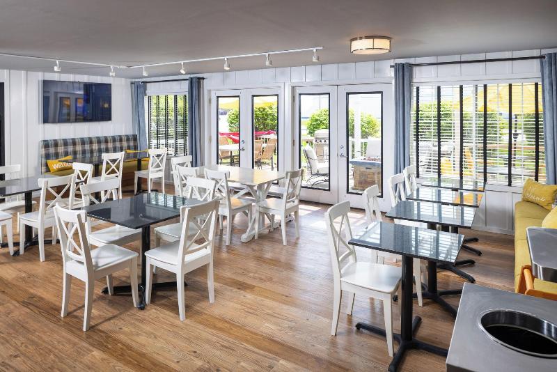 Harbor Town Inn, Bw Signature Collection image