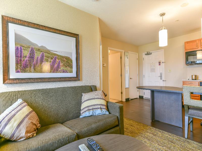 Candlewood Suites Medford image