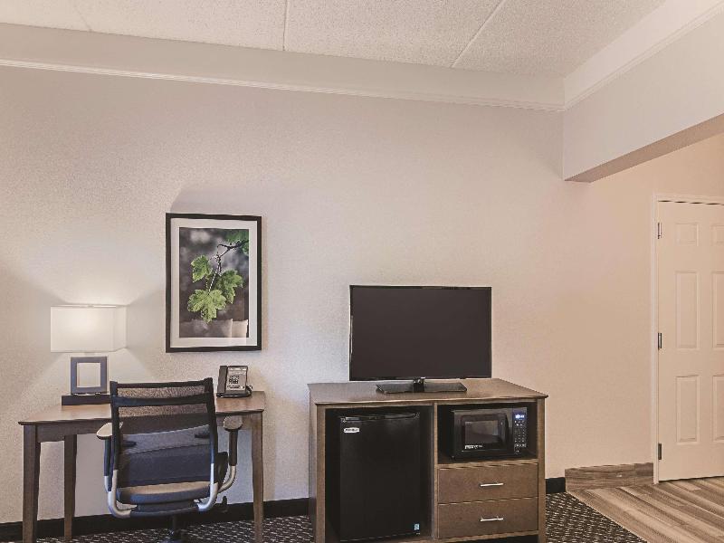 La Quinta Inn & Suites Orlando UCF image