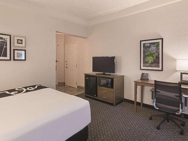 La Quinta Inn & Suites Orlando UCF image
