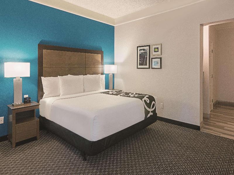 La Quinta Inn & Suites Orlando UCF image
