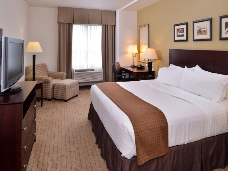 Holiday Inn Madison at the American Center image