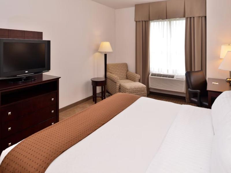 Holiday Inn Madison at the American Center image