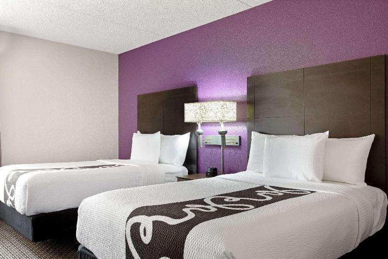La Quinta Inn & Suites Miami Airport East image