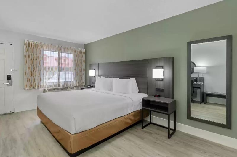Hotel Days Inn & Suites by Wyndham Orlando East UCF Area