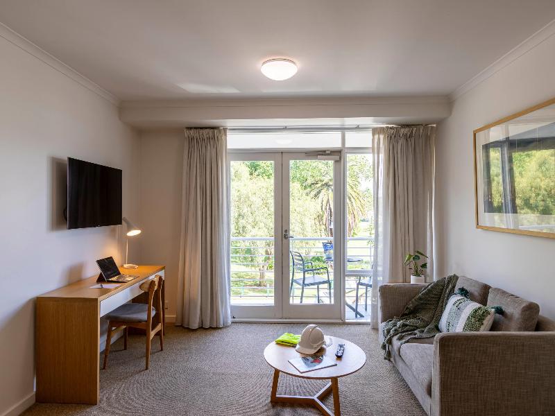 MainStay Suites Williamstown image