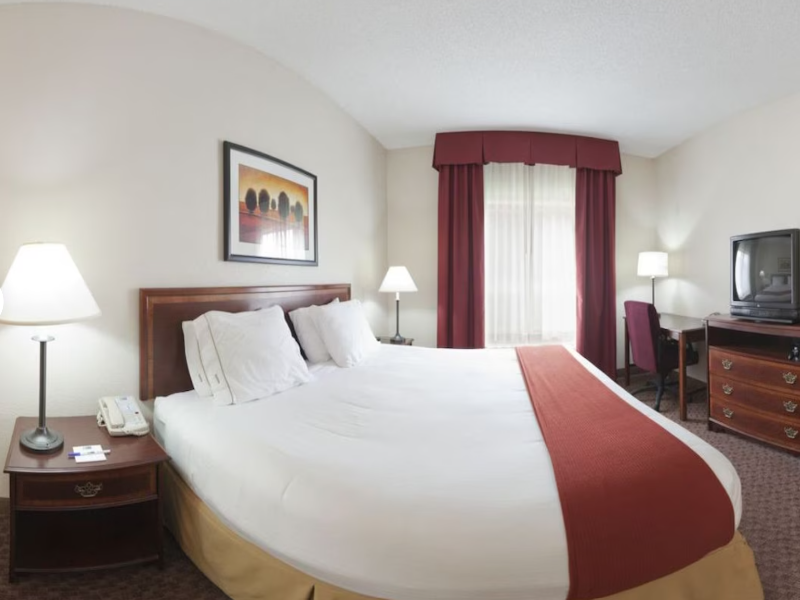 Baymont Inn & Suites Merrillville image
