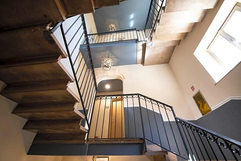 Hotel Broletto image