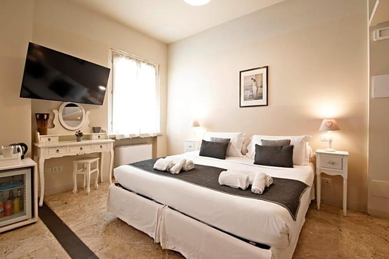 Hotel Broletto image
