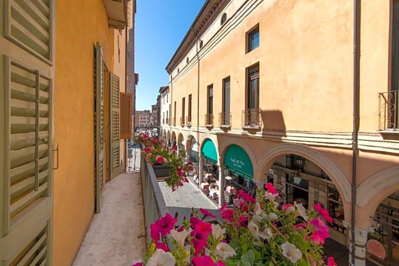 Hotel Broletto image