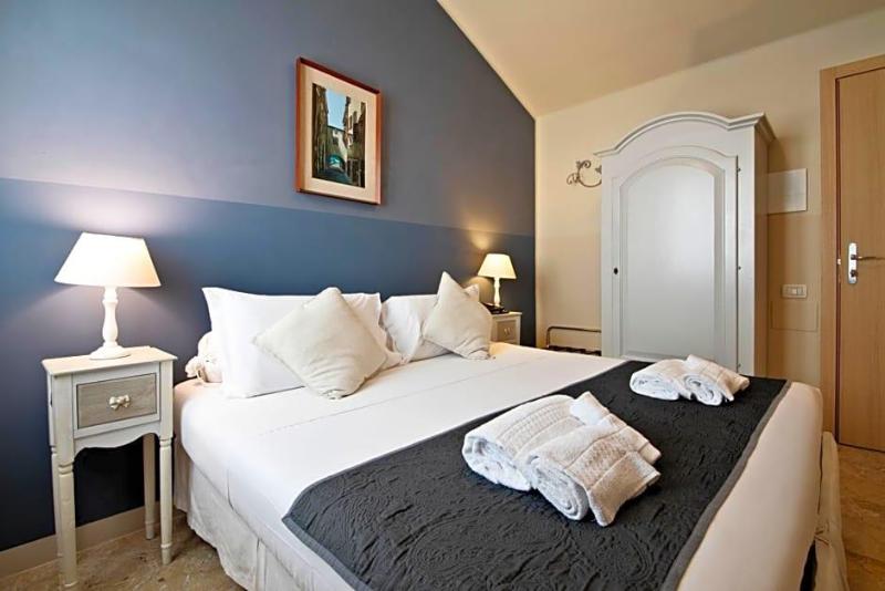 Hotel Broletto image