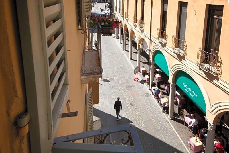 Hotel Broletto image