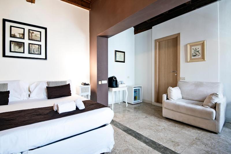 Hotel Broletto image