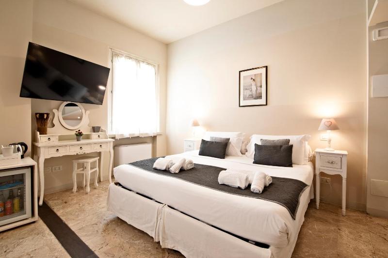 Hotel Broletto image