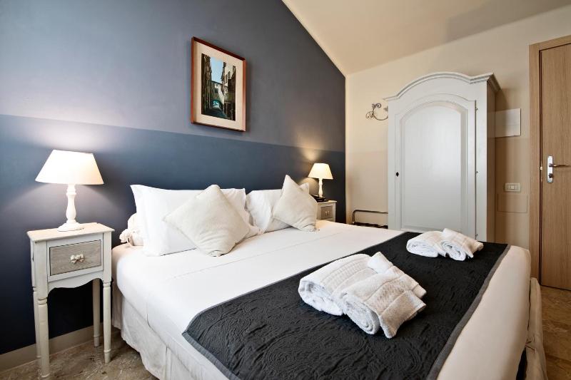 Hotel Broletto image