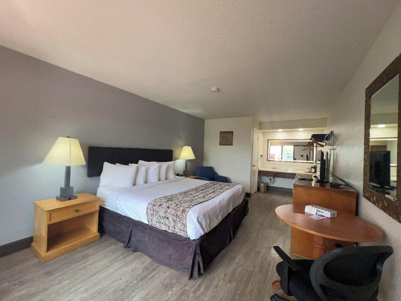 Garden Inn Homestead - Image 9