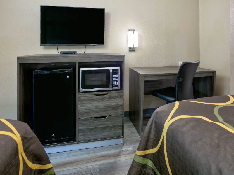Super 8 by Wyndham Mobile/Tillmans Corner image