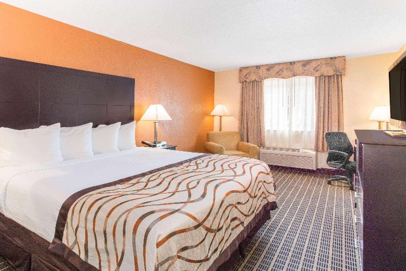 Baymont By Wyndham Muskegon image