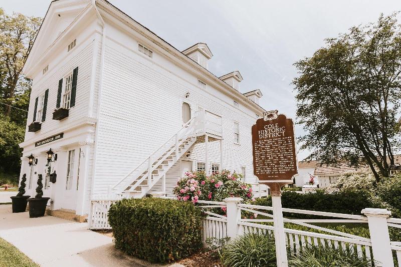 The Rochester Inn, A Historic Hotel image