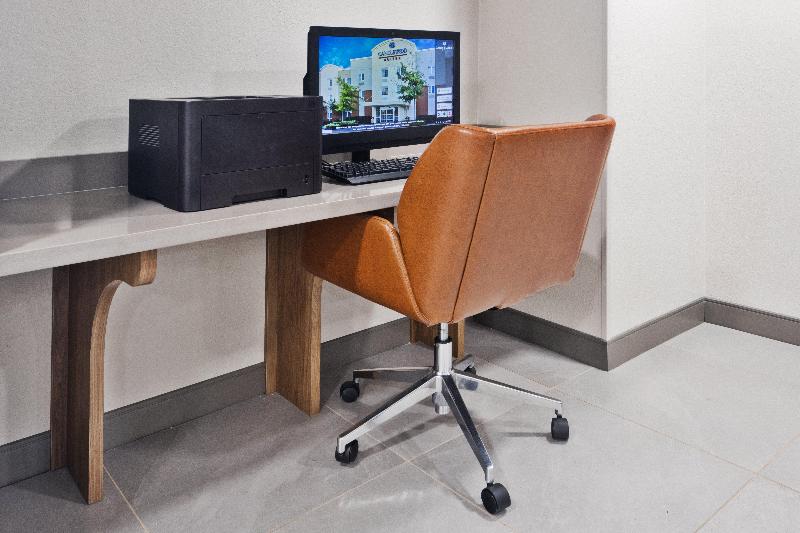 Candlewood Suites Eastchase Park