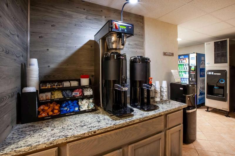 Baymont by Wyndham Mackinaw City image