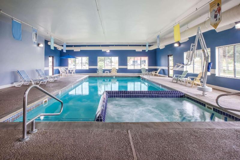 Baymont by Wyndham Mackinaw City image