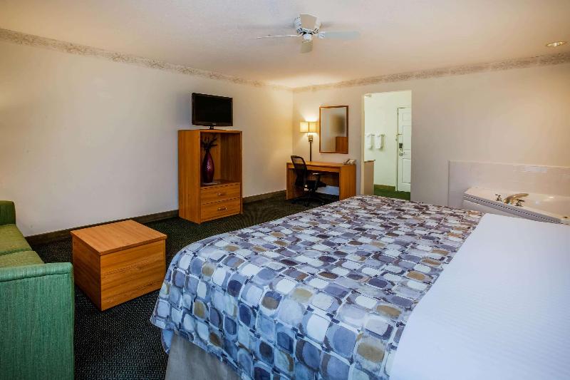 Baymont by Wyndham Mackinaw City image