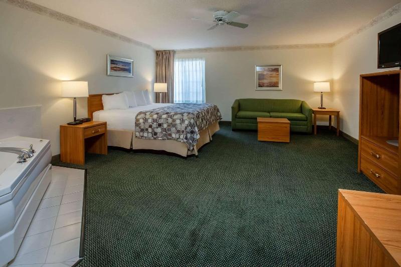 Baymont by Wyndham Mackinaw City image