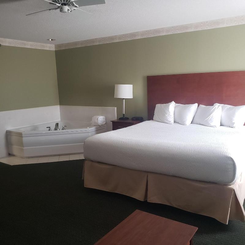 Baymont by Wyndham Mackinaw City image