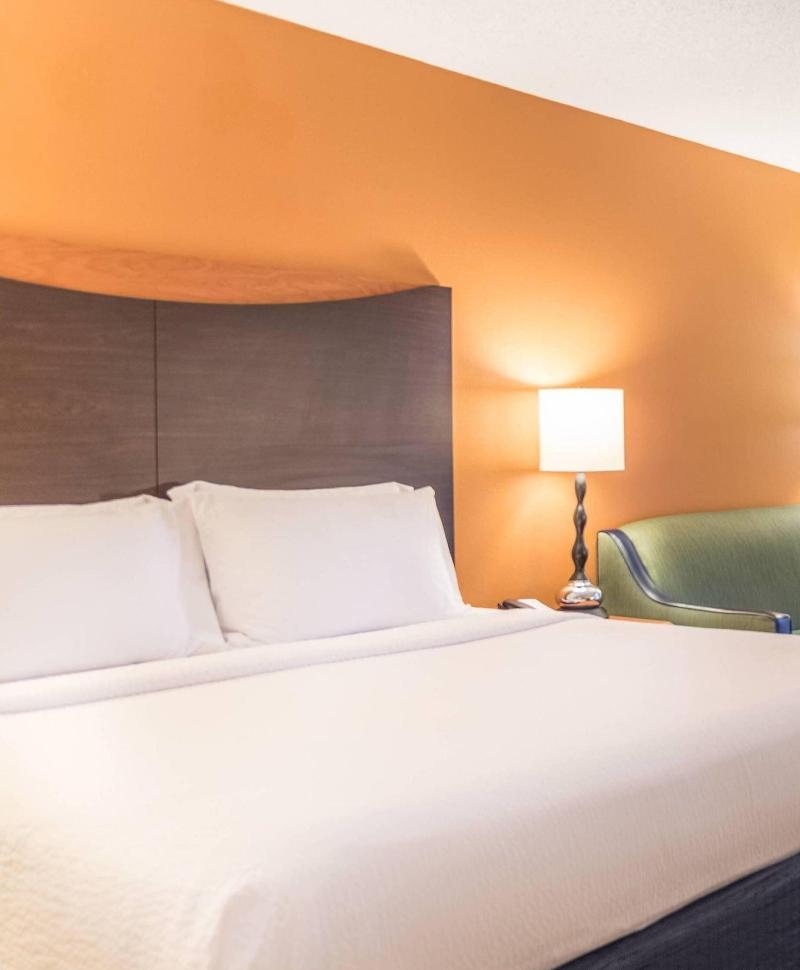Fairfield Inn & Suites Muskegon Norton Shores image