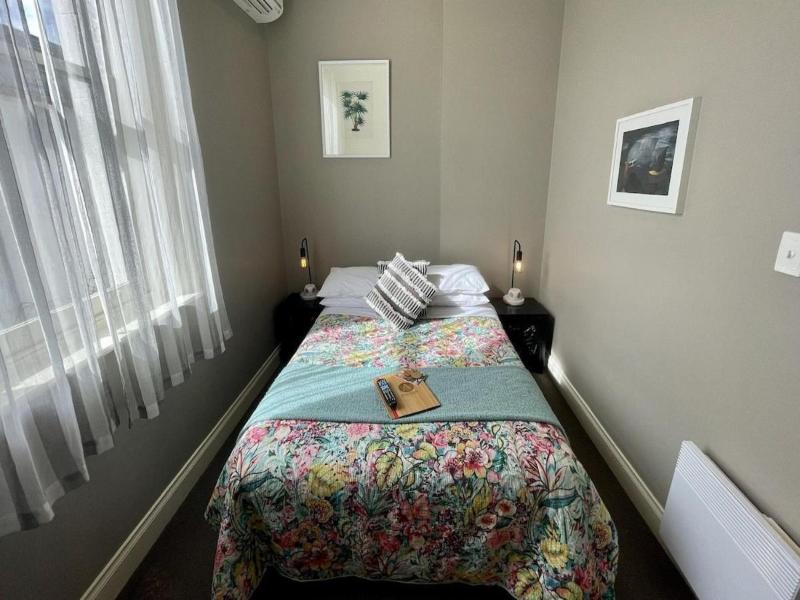 Athelstane House image