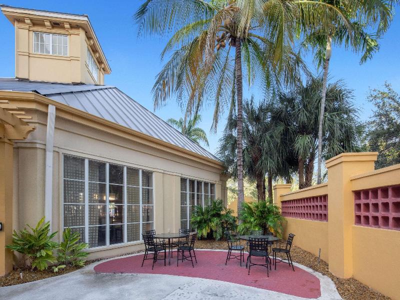 La Quinta Inn & Suites Miami Airport West image