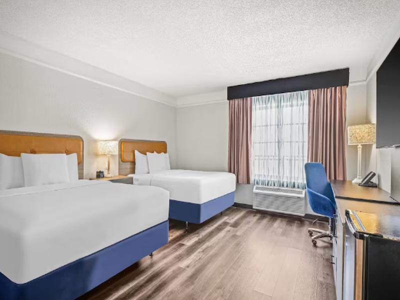 La Quinta Inn & Suites Miami Airport West image
