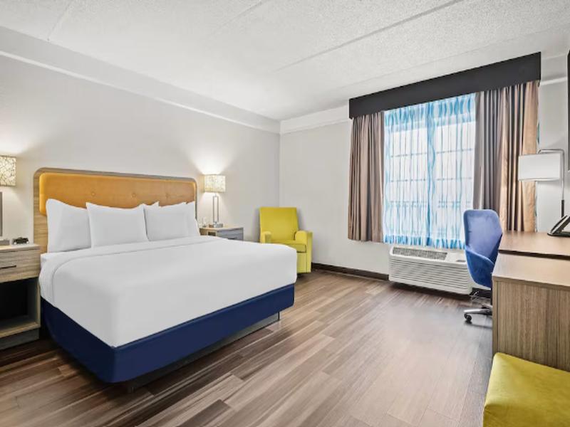 La Quinta Inn & Suites Miami Airport West image