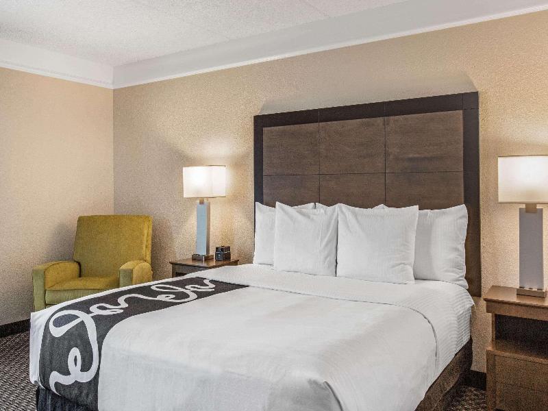 La Quinta Inn & Suites Miami Airport West image