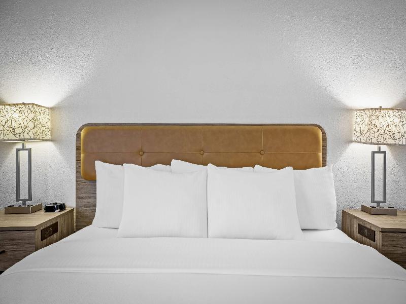 La Quinta Inn & Suites Miami Airport West image
