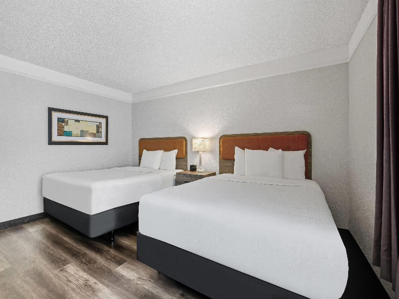 La Quinta Inn & Suites Miami Airport West image