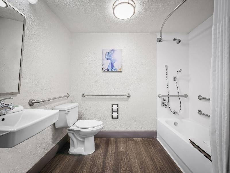 La Quinta Inn & Suites Miami Airport West image