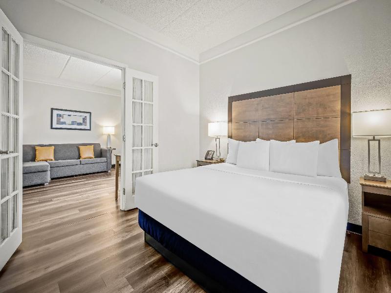 La Quinta Inn & Suites Miami Airport West image