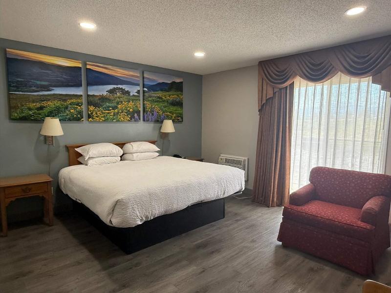 Days Inn by Wyndham Medford image