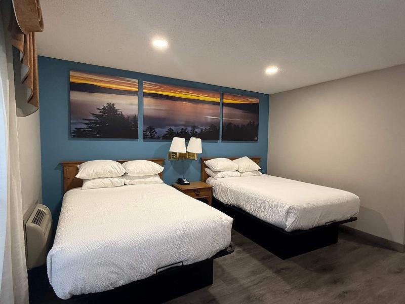 Days Inn by Wyndham Medford image