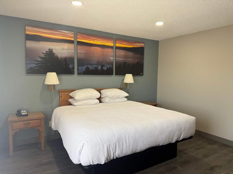 Days Inn by Wyndham Medford image