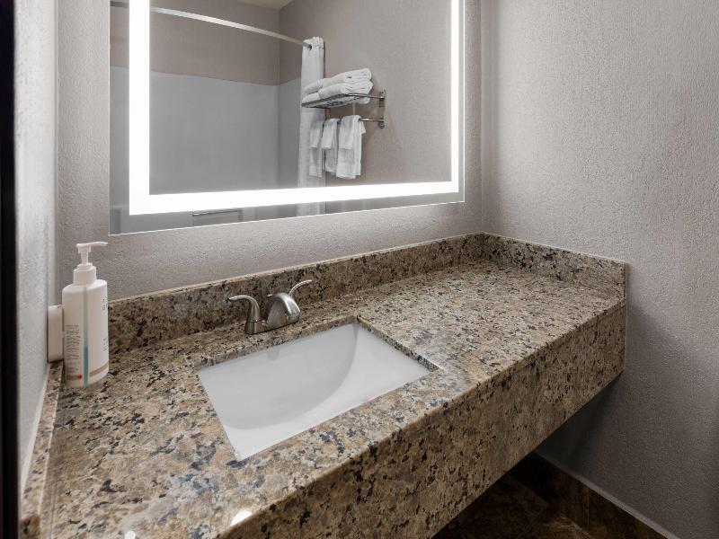 Days Inn by Wyndham Mankato — photo 24