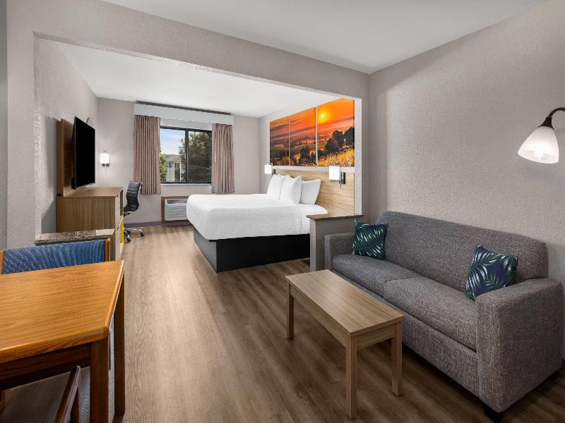 Days Inn by Wyndham Mankato — photo 37