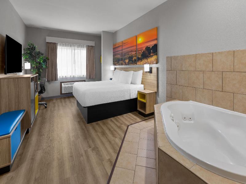 Days Inn by Wyndham Mankato — photo 26