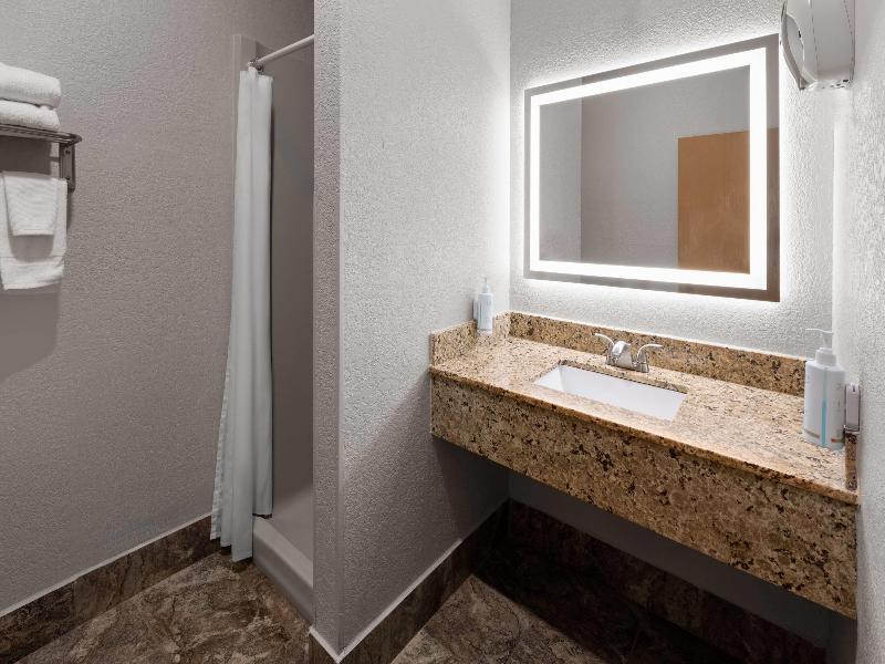 Days Inn by Wyndham Mankato — photo 31