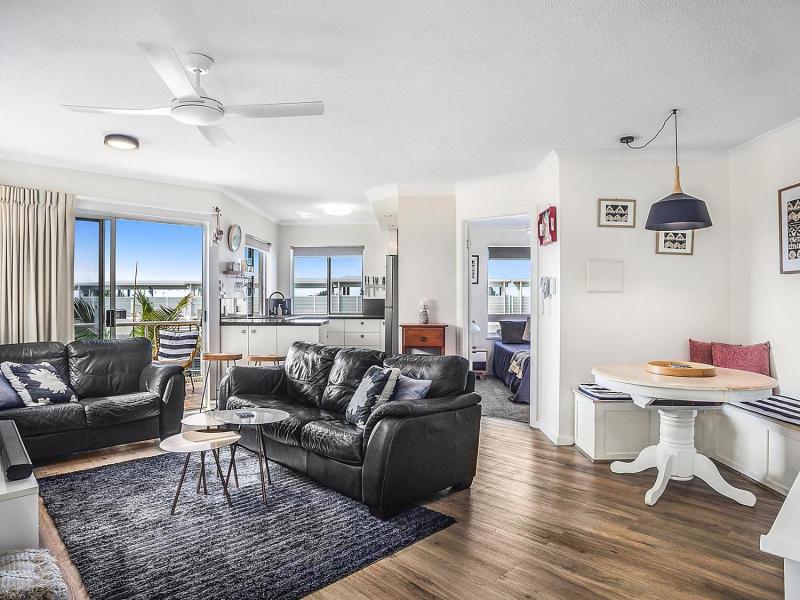 The Burlington Holiday Apartments image