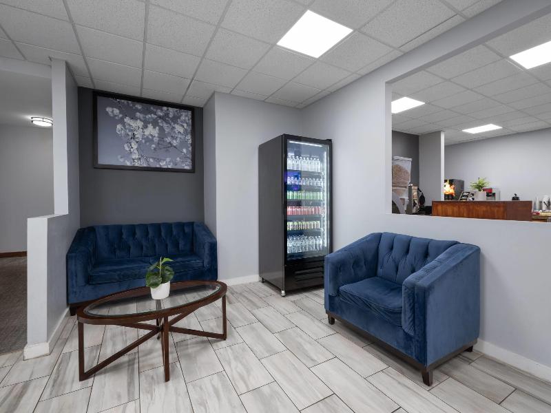 Super 8 by Wyndham Macon West image