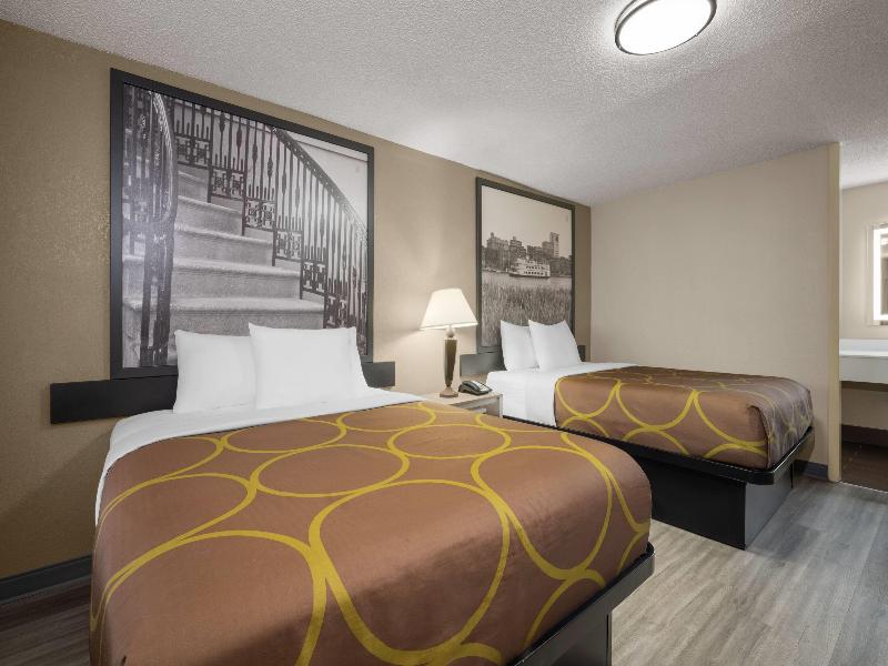 Super 8 by Wyndham Macon West image