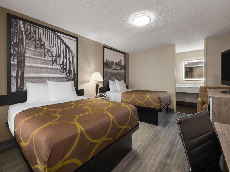 Super 8 by Wyndham Macon West image